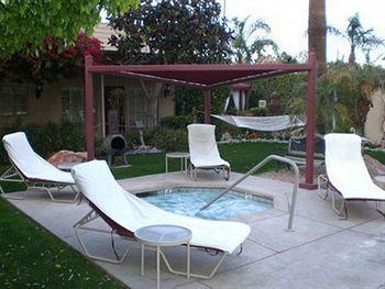 Desert Paradise Resort - Gay Men'S Resort Palm Springs Exterior photo